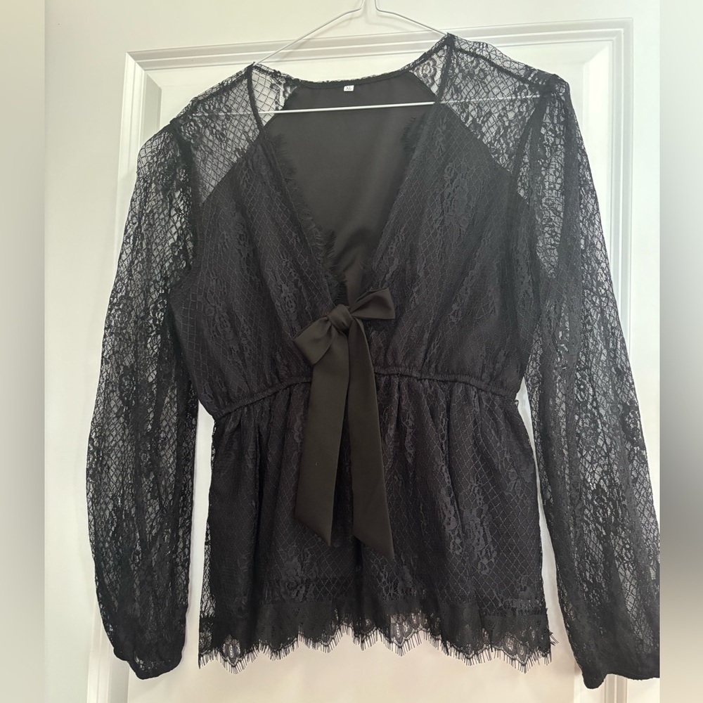 EUC Lacy Black Top - XL / Size 10 - SHEIN / TEMU